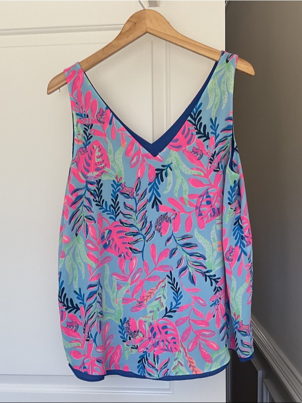 Lilly Pulitzer Reversible Tank Top with Pink, blue, and Green Leaf Print Sz. XL